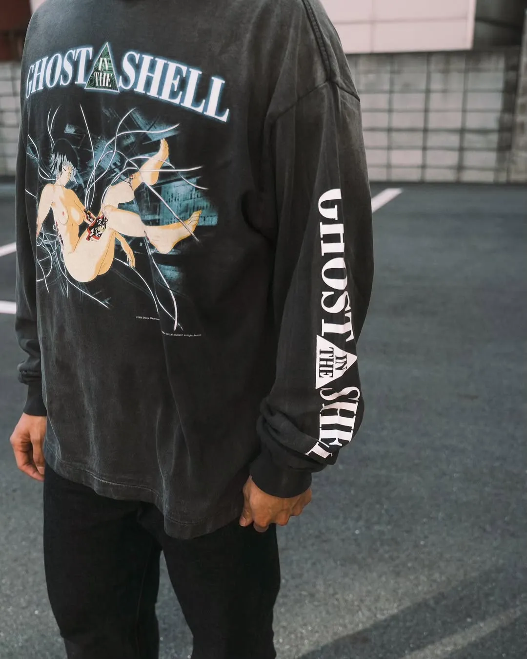 SAINT Mxxxxxx × GHOST IN THE SHELL Ghost in the Shell GS_LS TEE/GITS/BLK Big IP Ghost in the Shell co-branded model Sleeping Motoko Kusanagi Retro distressed long sleeves Washed black S-XL Ready-to-wear Assute dyeing Full-body spray fade/replacement fade Correct accessories Joint LOGO wash mark/main mark/cherub mark Super complex printing replica The drawing/pattern making cycle is very long and the hand graffiti is dirty.